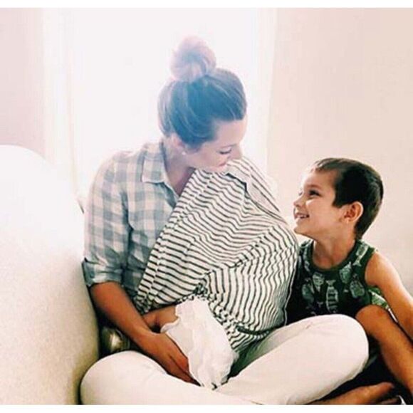 Nuroo Striped Snap Back Baby Infant Nursing Feeding Scarf Breastfeeding Grey NEW - Picture 3 of 7